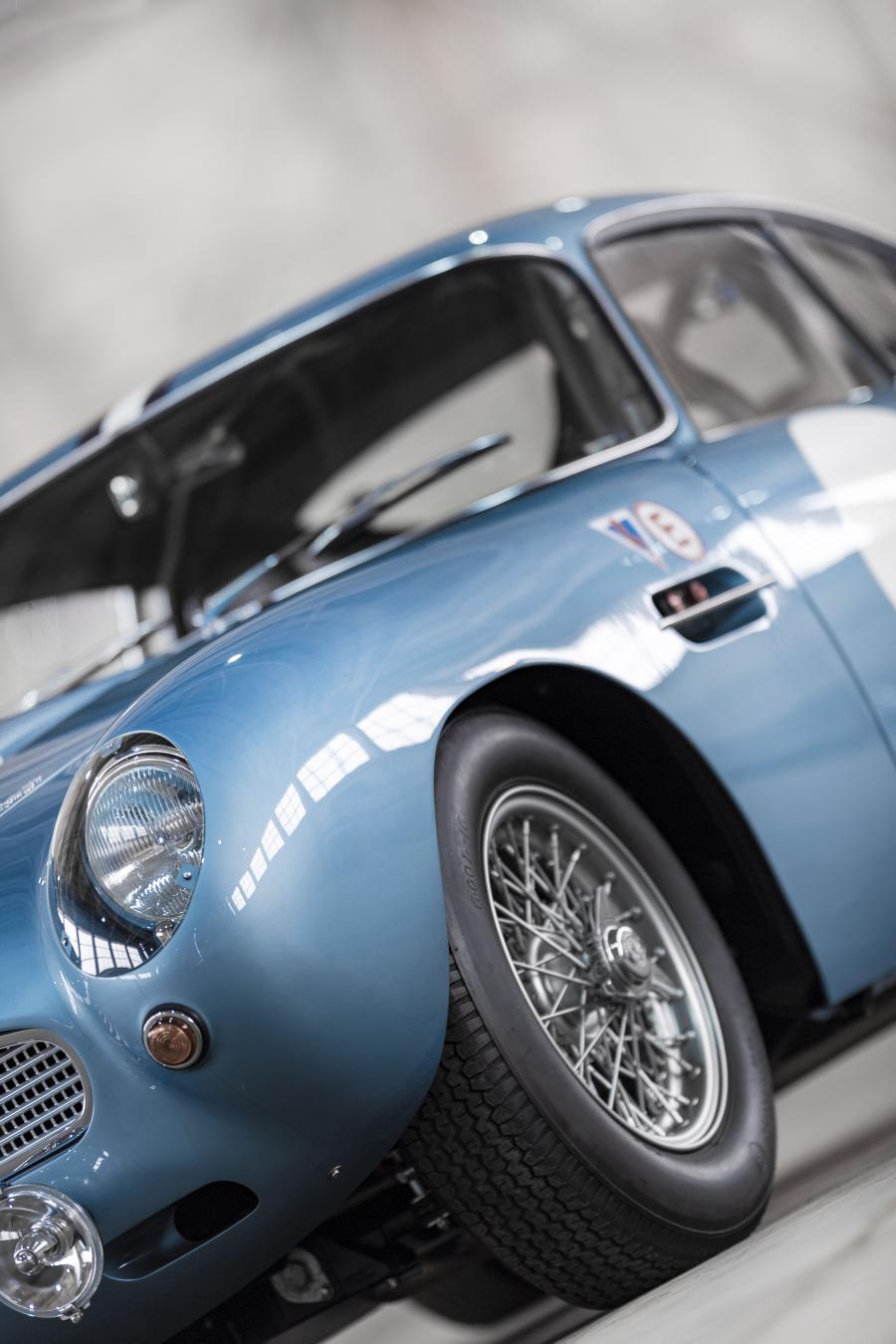 Детали экстерьера Aston Martin DB4 GT Continuation 2017 года  (UK) (фото 48 из 90)
